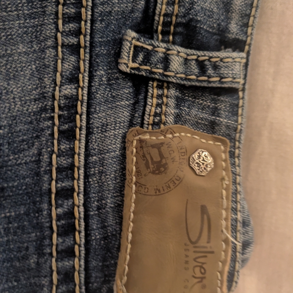 Silver Jeans Women's Distressed Denim Capri - Picture 5 of 9